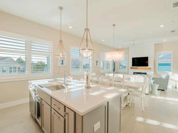 Modern Coastal Beach House - Perfect for Families & Groups